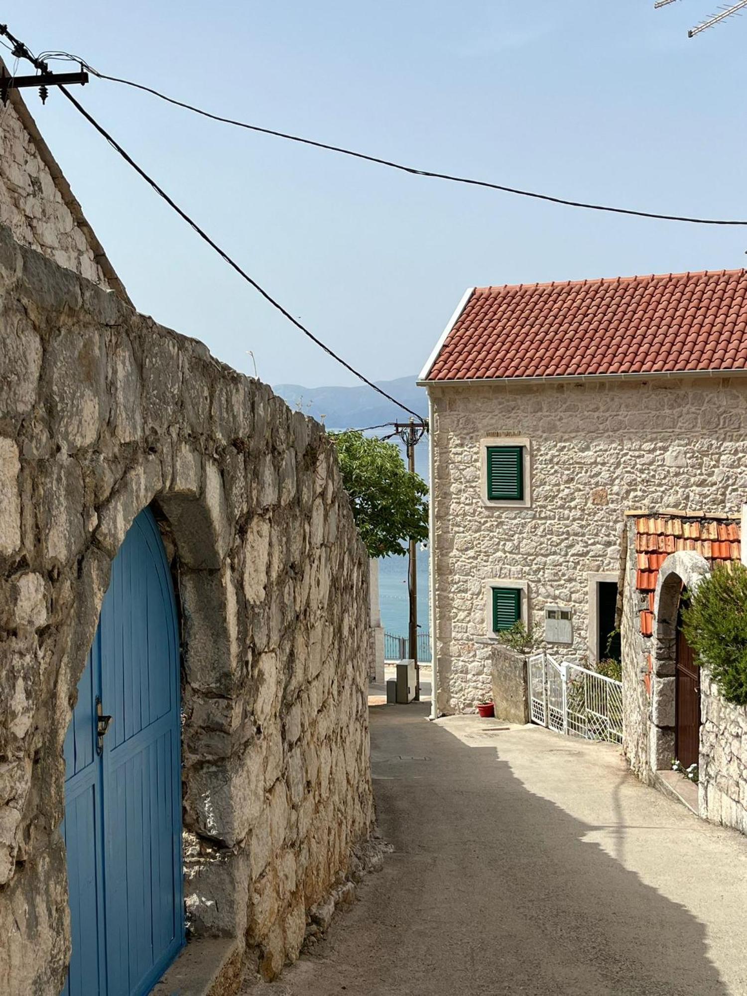 Apartmani Ankora Brist Bagian luar foto
