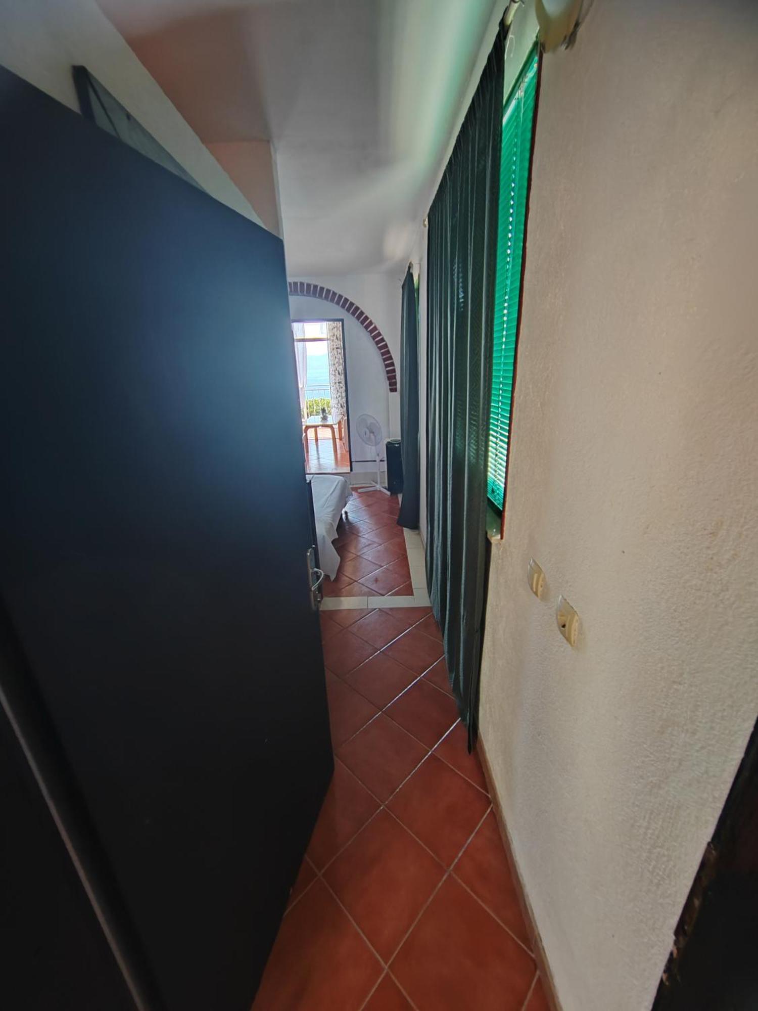 Apartmani Ankora Brist Bagian luar foto