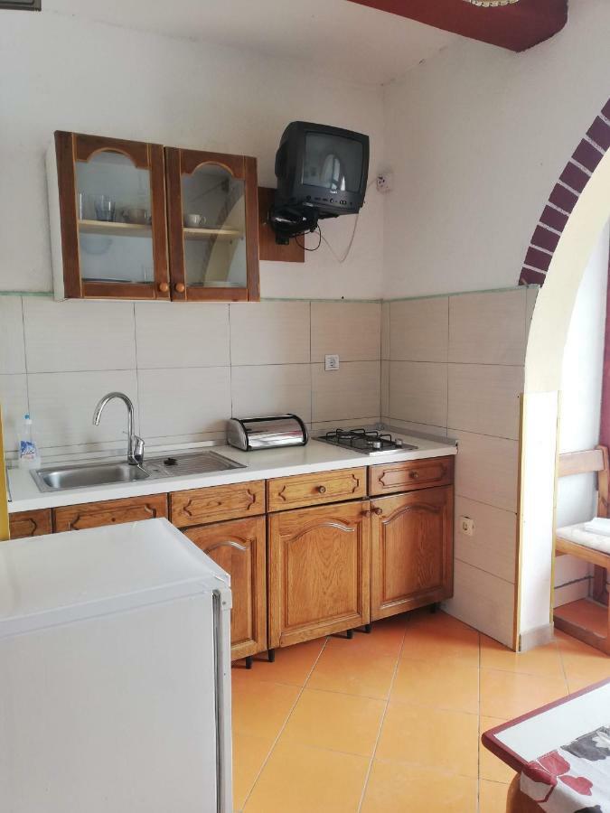 Apartmani Ankora Brist Bagian luar foto